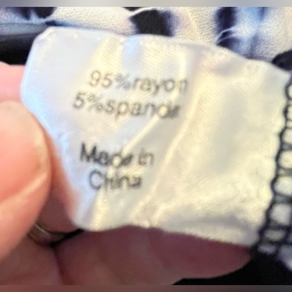 Lane Bryant Navy & White Tie-Dye Short Sleeve Swing Tunic - Picture 9 of 10